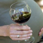Разрешен ли при беременности алкоголь