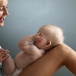 Развиваем рефлексы новорожденного (видео)