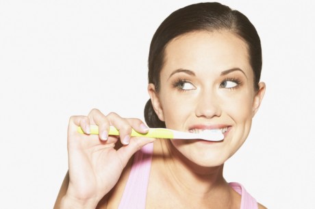 Чистите зубы дважды в день