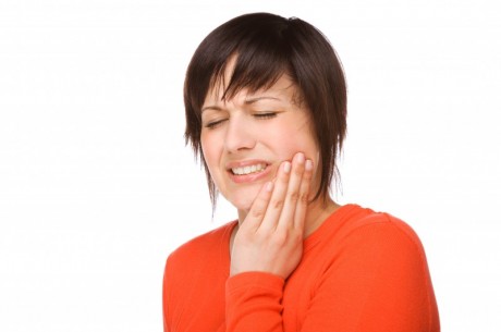 Почему зубы начинают болеть
