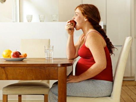 Почему будущей маме важно правильно питаться