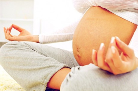 Почему так полезна йога для беременных