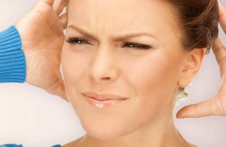 Серная пробка в ухе: причины, симптомы, действия